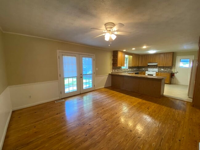 Building Photo - 2507 Waldemar Ln