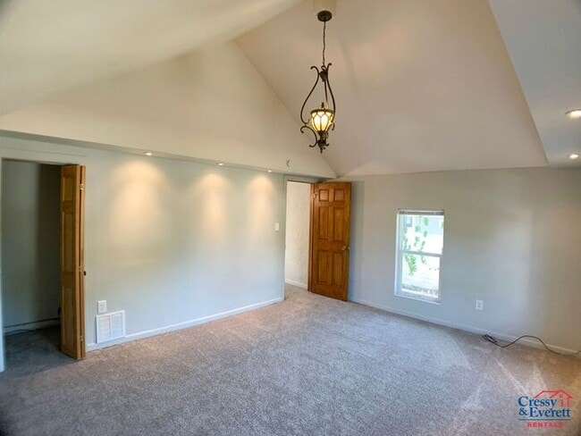 Building Photo - Spacious 3 Bedroom House in Niles