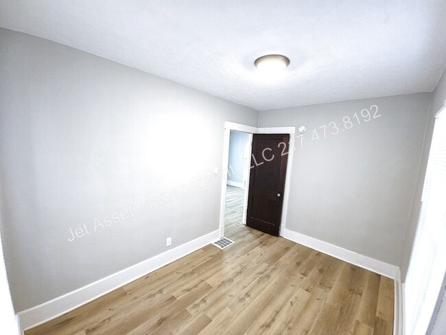 Building Photo - Beautifully updated 2 bedroom home for rent!