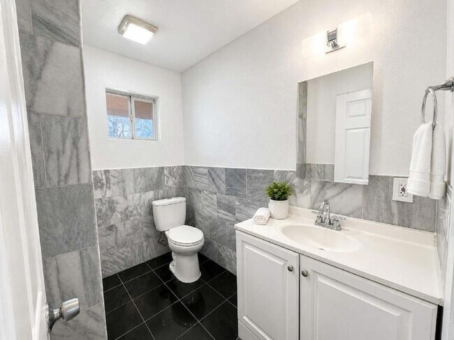 Building Photo - 4611 Milburn Ln