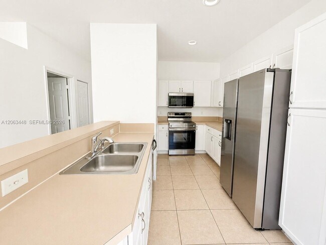 Building Photo - 12572 Shoreline Dr