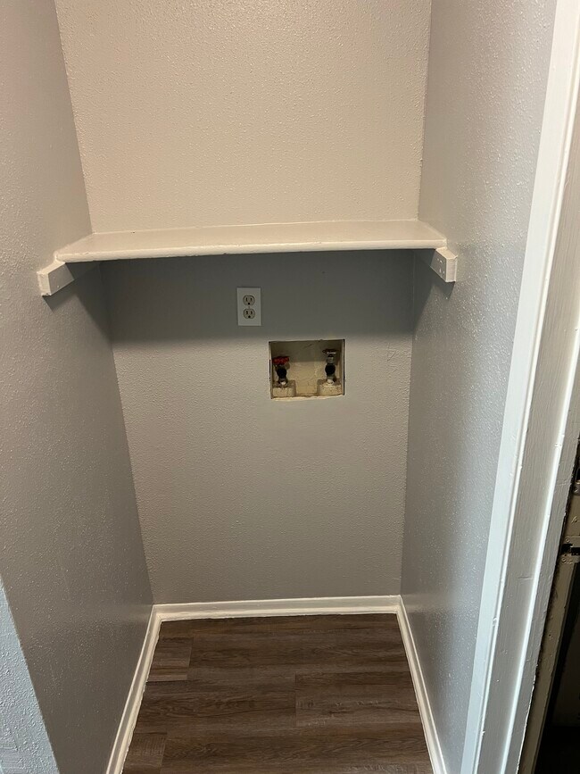 Building Photo - 9713 Village Briar