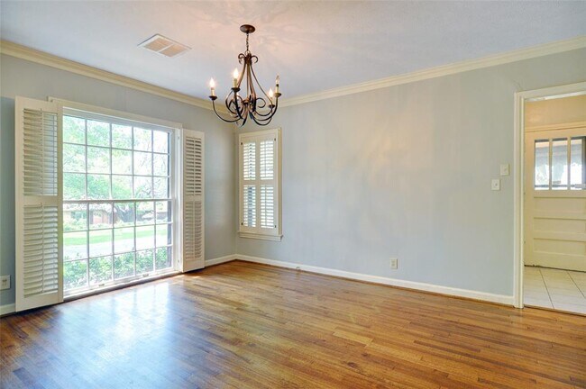 Building Photo - 3197 Westcliff Rd W