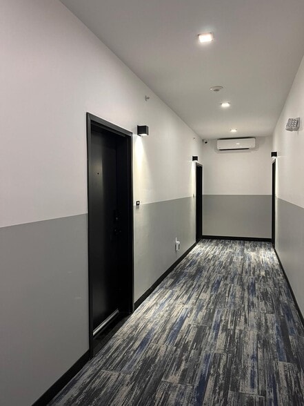 Building Photo - 130 Mallory Ave