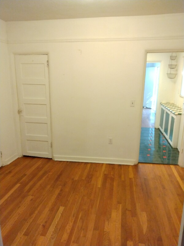 Building Photo - 433 E 23rd St