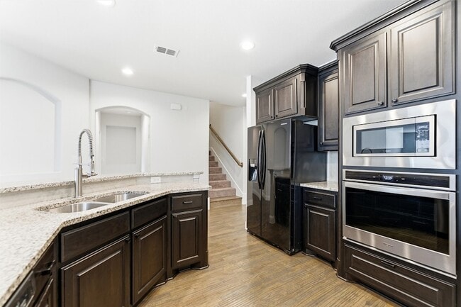 Building Photo - 5649 Salt Springs Dr