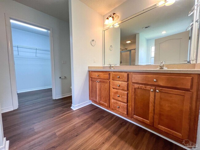 Building Photo - 5866 Chi Chi Cir