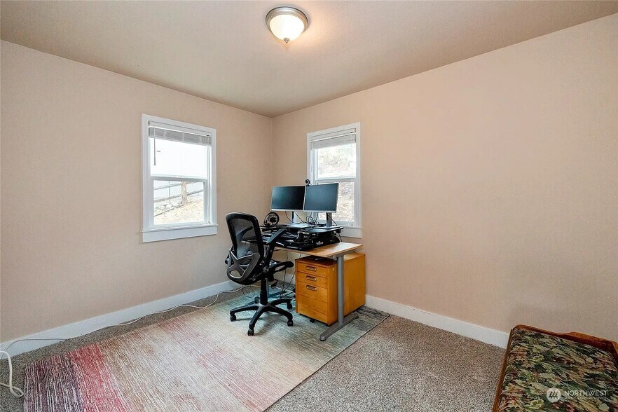 Building Photo - 916 Hull Ave