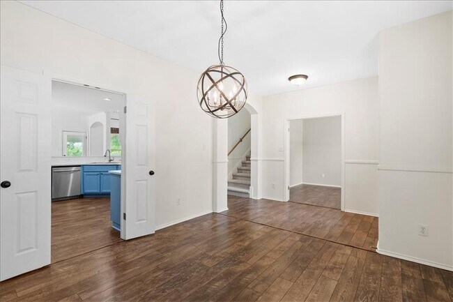 Building Photo - 2225 Speidel Dr