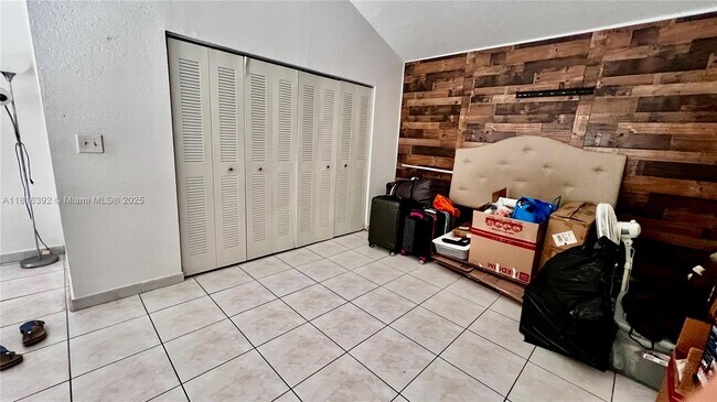 Building Photo - 2760 W 61st Pl