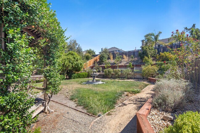 Building Photo - 512 Bluerock Dr