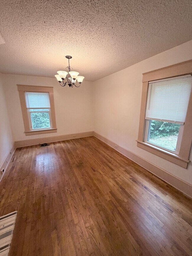 Building Photo - Available Now! River Arts District. 2 bedrooms/1 bathroom