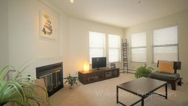 Primary Photo - 3025 Broadway St