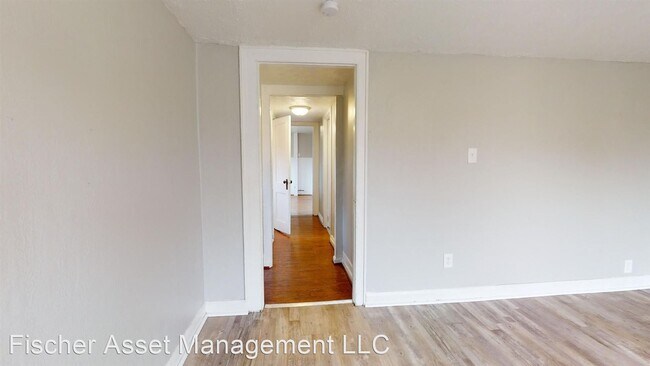 Building Photo - 2 br, 1 bath Apartment - 3224 West 32nd St...