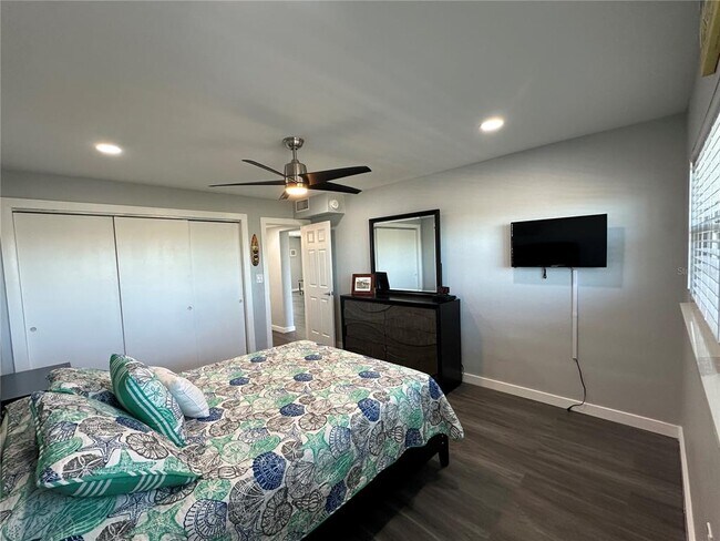 Building Photo - 300 64th Ave