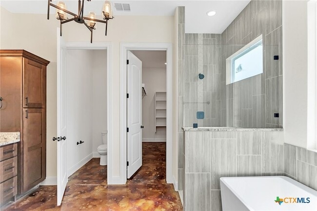 Building Photo - 102 Prairie