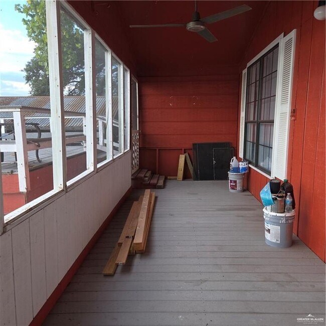 Building Photo - 26 Lago Vista Dr