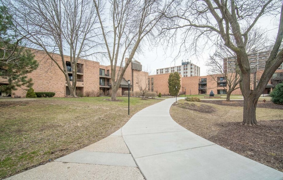 Walkway to building - 3942 N Oakland Ave