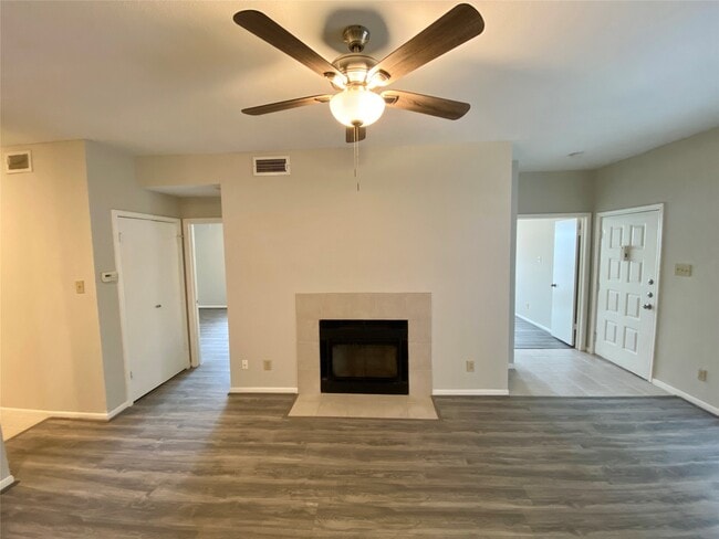 Building Photo - 2121 El Paseo St