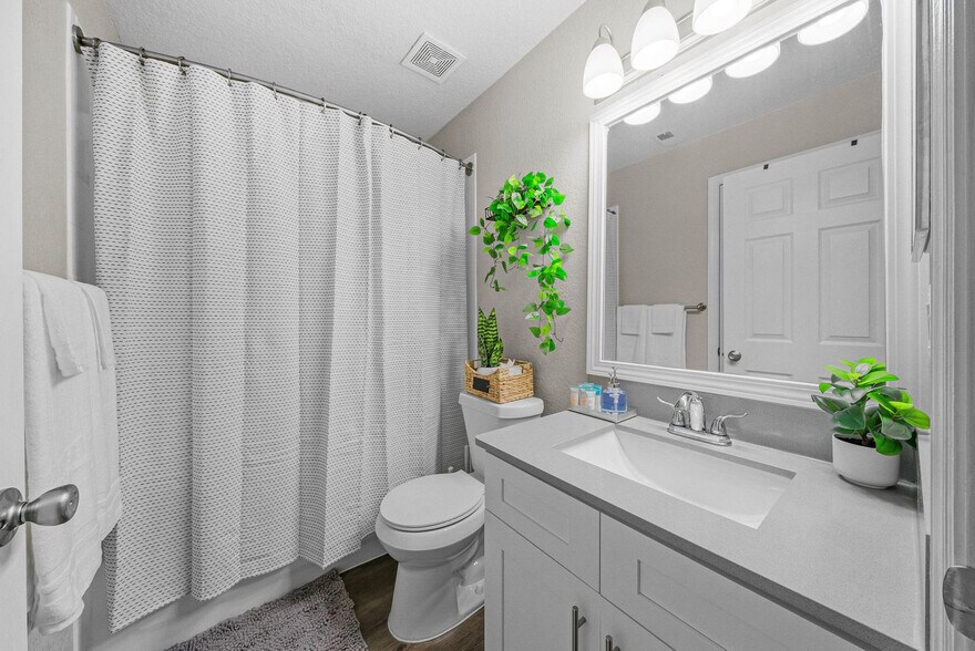 Building Photo - 10142 Montague St