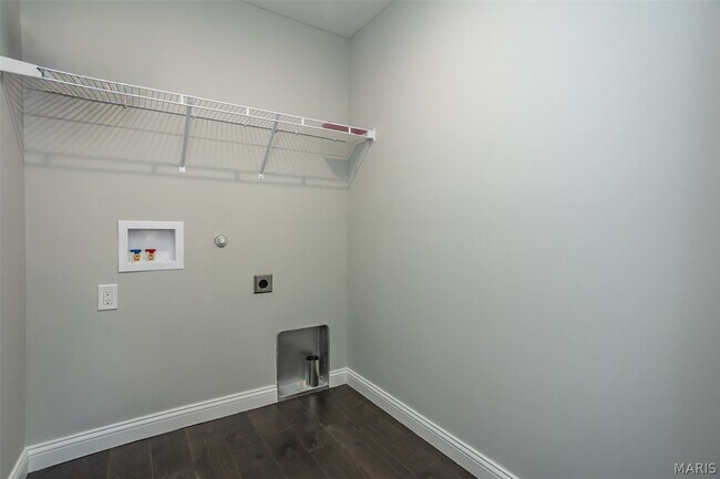 Building Photo - 652 N Kansas St