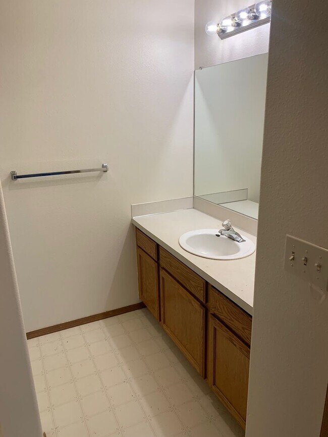 Building Photo - wuw01