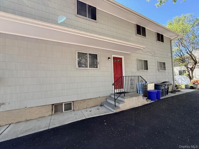 Building Photo - 95 Graywood Rd