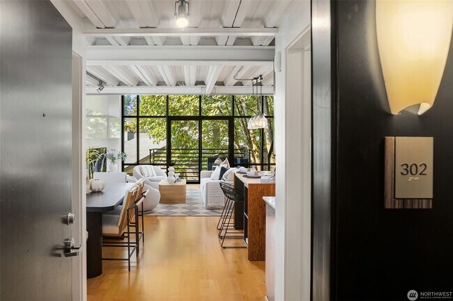 Building Photo - 1Bd/1.5Ba Seattle Condo