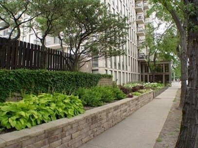 Building Photo - 1660 N La Salle Dr