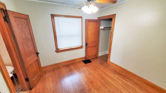 Building Photo - 1032 Maplewood Dr NE