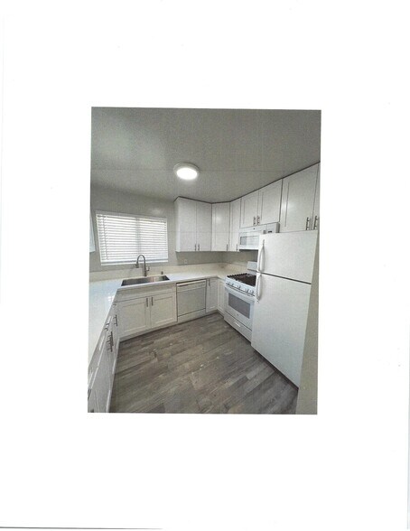 kitchen - 1472 S Wooster St