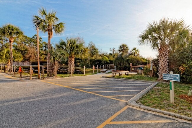 Building Photo - Furnished 2BR/2BA on Hilton Head - Fourth of July Special: $400 Off First Month's Rent