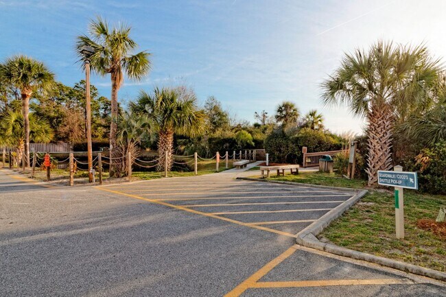 Building Photo - Furnished 2BR/2BA on Hilton Head - Hilton Head Resort Community - Available Now