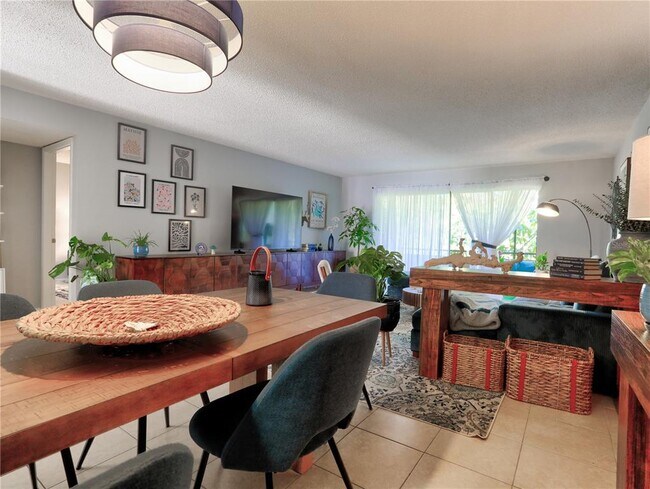 Building Photo - 133 Wild Palm Dr