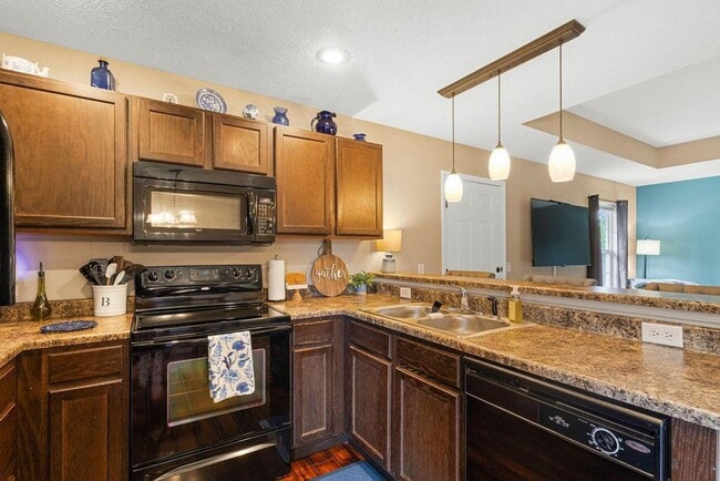 Building Photo - 4101 N Thistle Dr