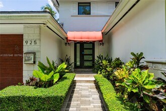 Building Photo - 925 Algaringo Ave