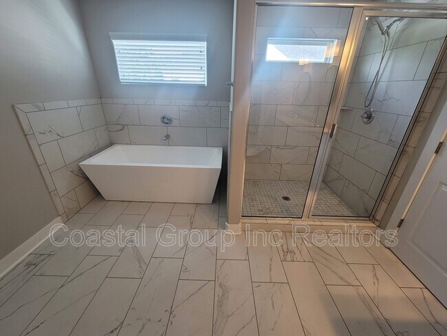 Building Photo - 1233 Auburn Hill Dr