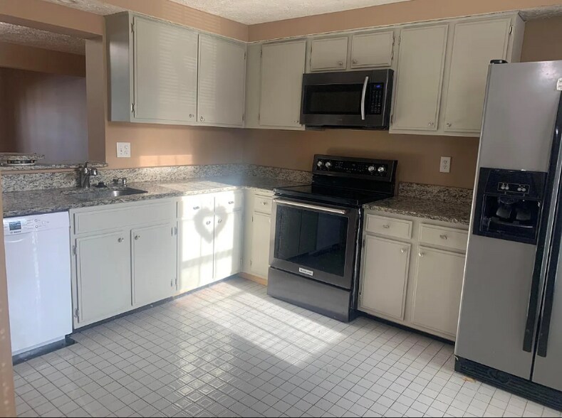 Building Photo - 8551 Castlemill Cir