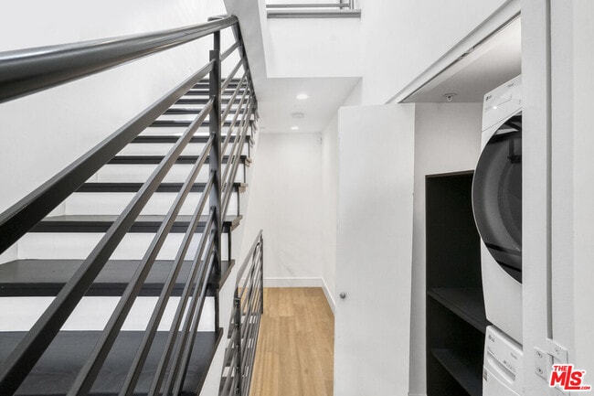 Building Photo - 1447 N Martel Ave