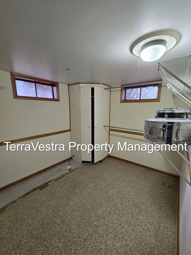 Building Photo - Now Showing for 2026-2027 School Year! 6 B...