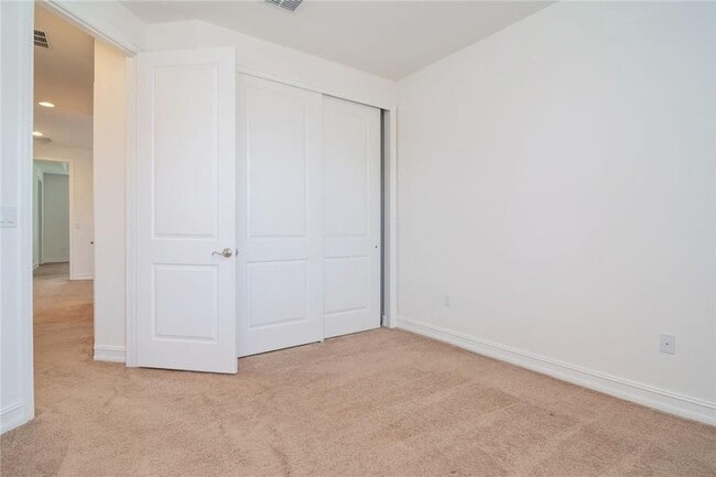 Building Photo - 126 Riverwalk Cir E