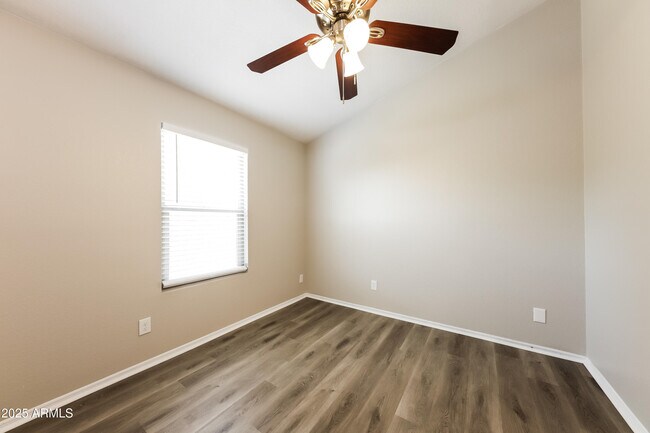 Building Photo - 6053 W Maui Ln