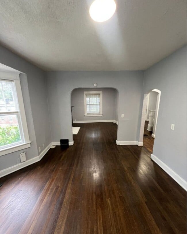 Building Photo - Spacious 5 Bedroom Bungalow in Historic No...