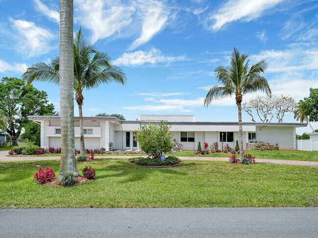 Building Photo - 621 E Tropical Way