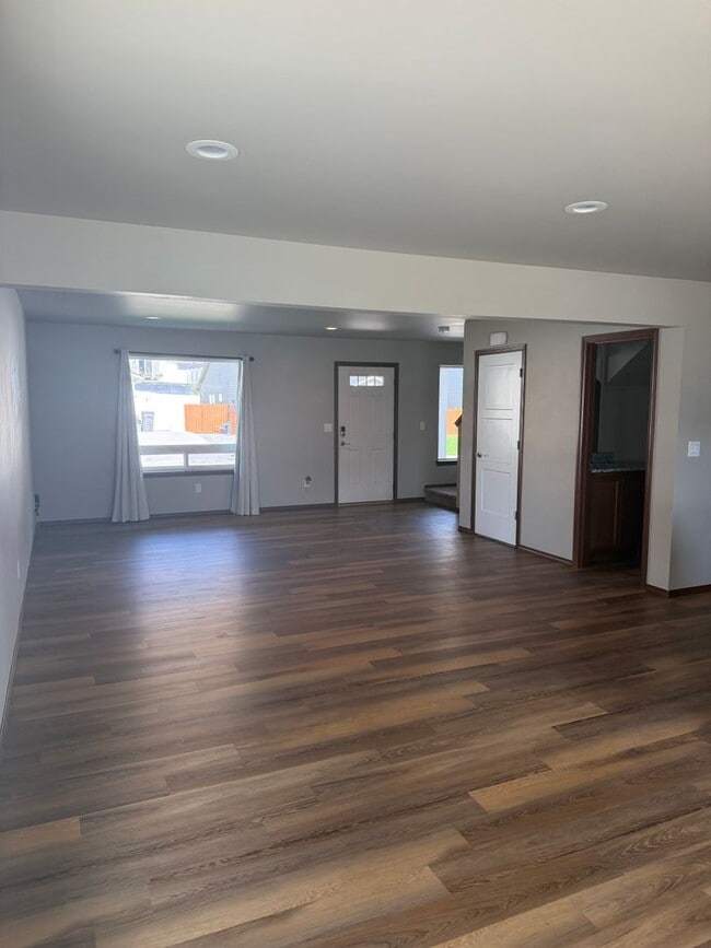 Building Photo - 352 Hammond Ln