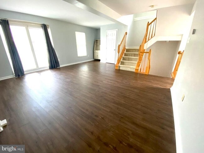 Building Photo - 108 Monet Cir