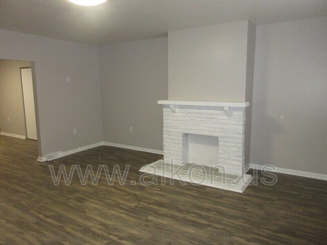 Building Photo - 2128 Eccles St