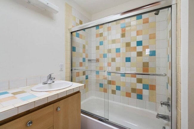 Building Photo - 8715 N Washburne Ave