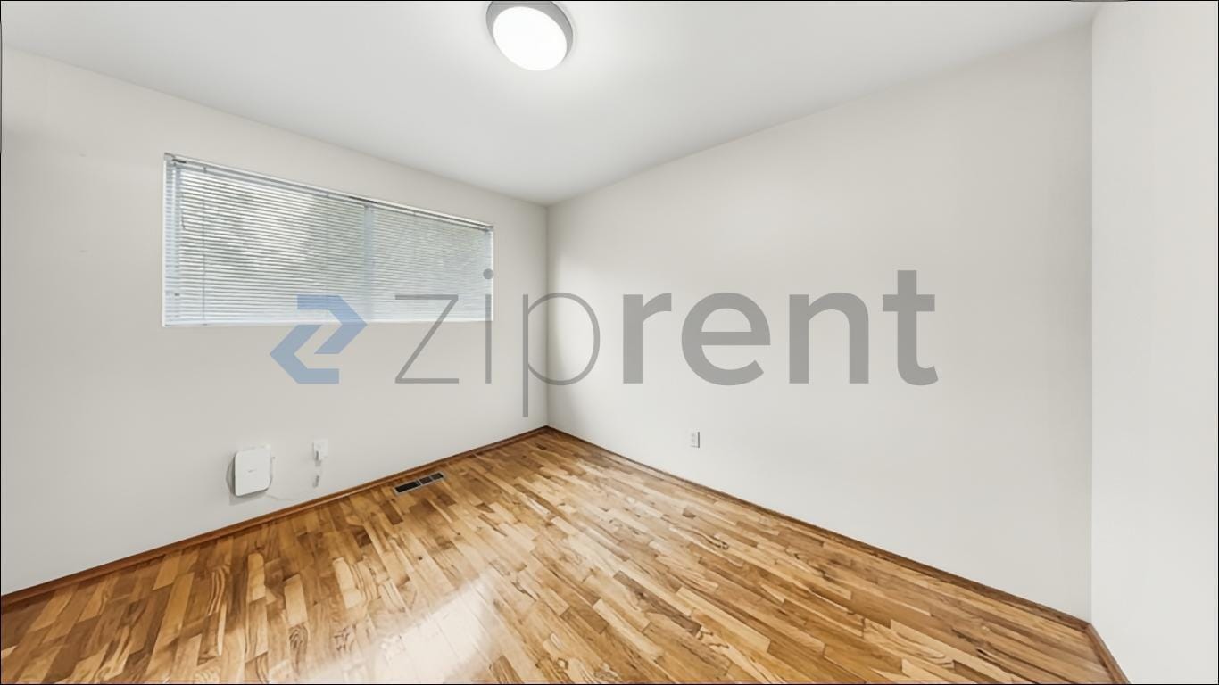 Building Photo - Unit