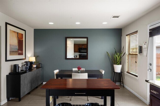 Building Photo - 369 S Brook Dr